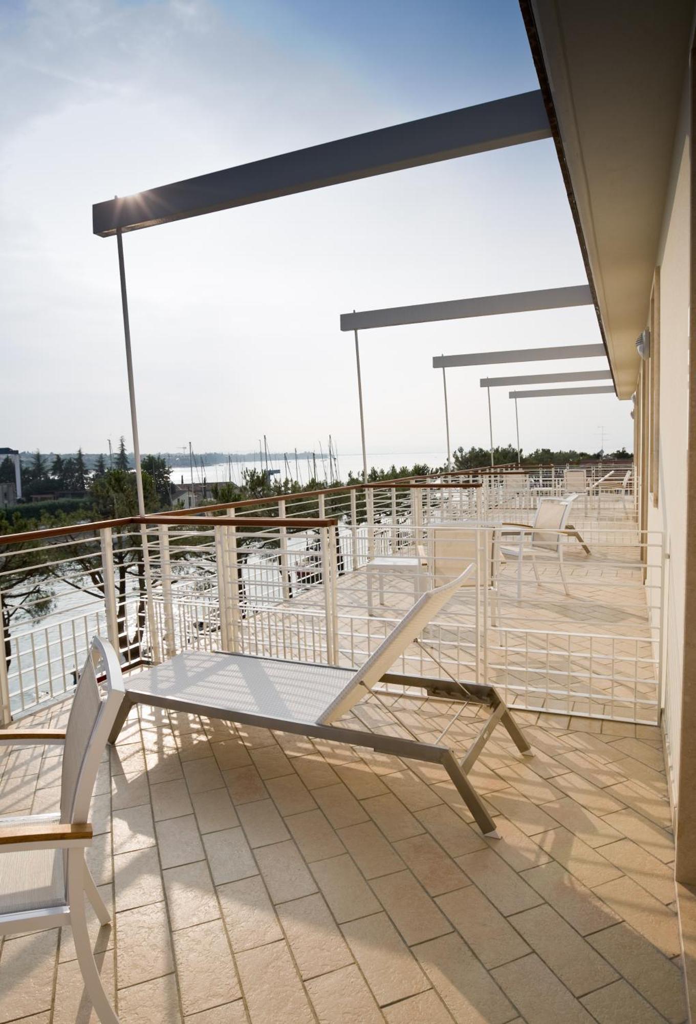 Hotel Acquadolce Пескиера дел Гарда Екстериор снимка