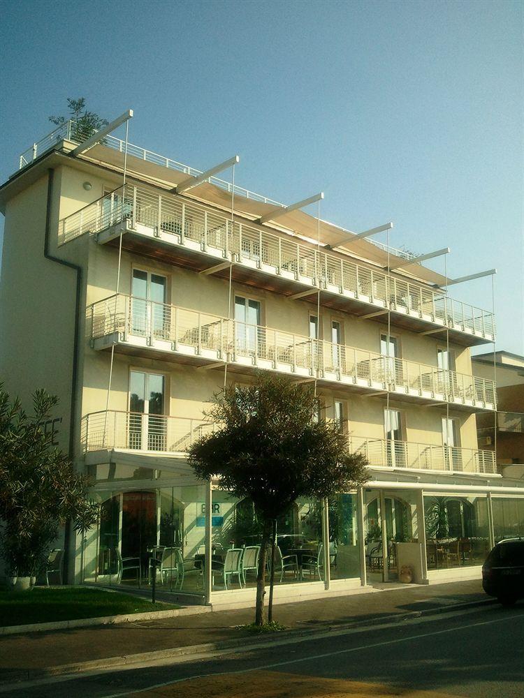 Hotel Acquadolce Пескиера дел Гарда Екстериор снимка