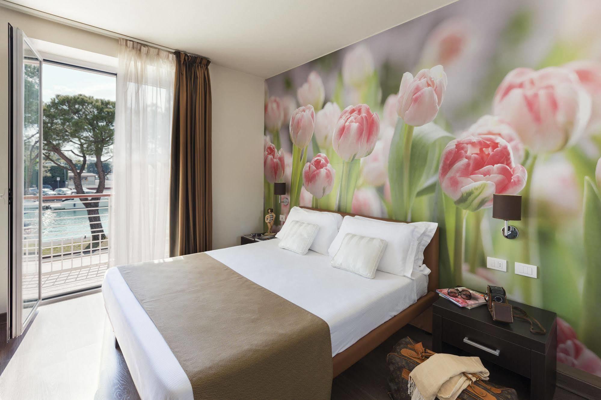 Hotel Acquadolce Пескиера дел Гарда Екстериор снимка