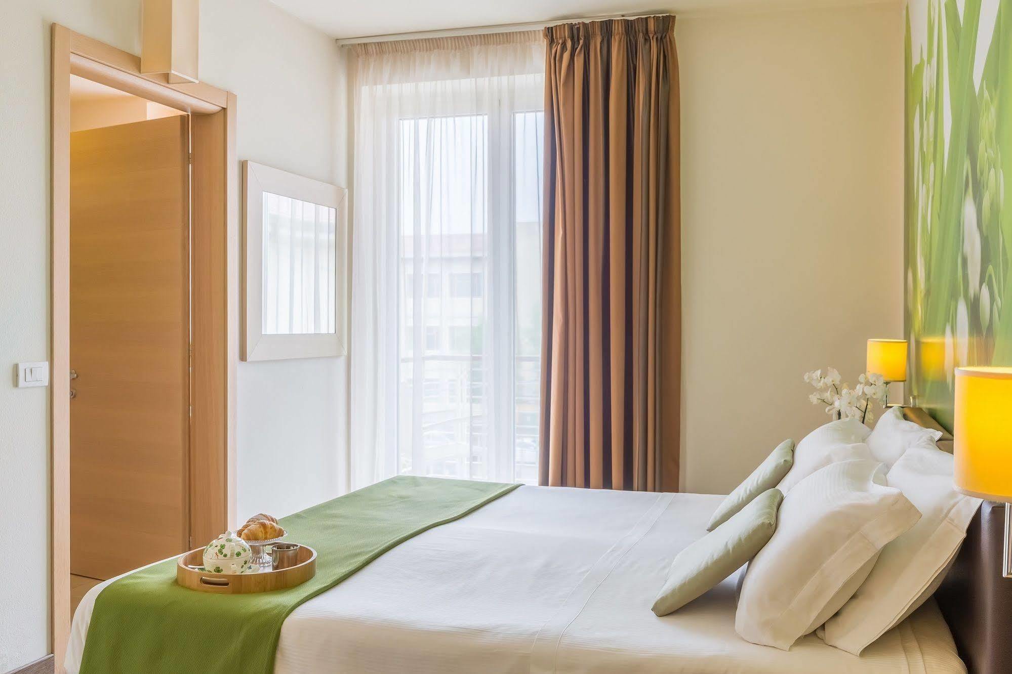 Hotel Acquadolce Пескиера дел Гарда Екстериор снимка