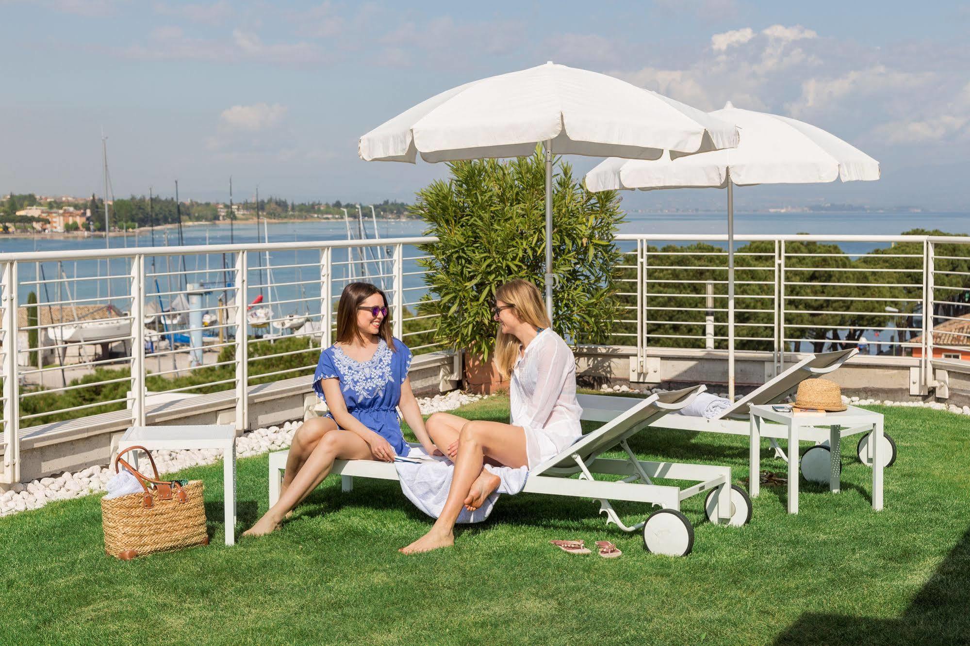 Hotel Acquadolce Пескиера дел Гарда Екстериор снимка