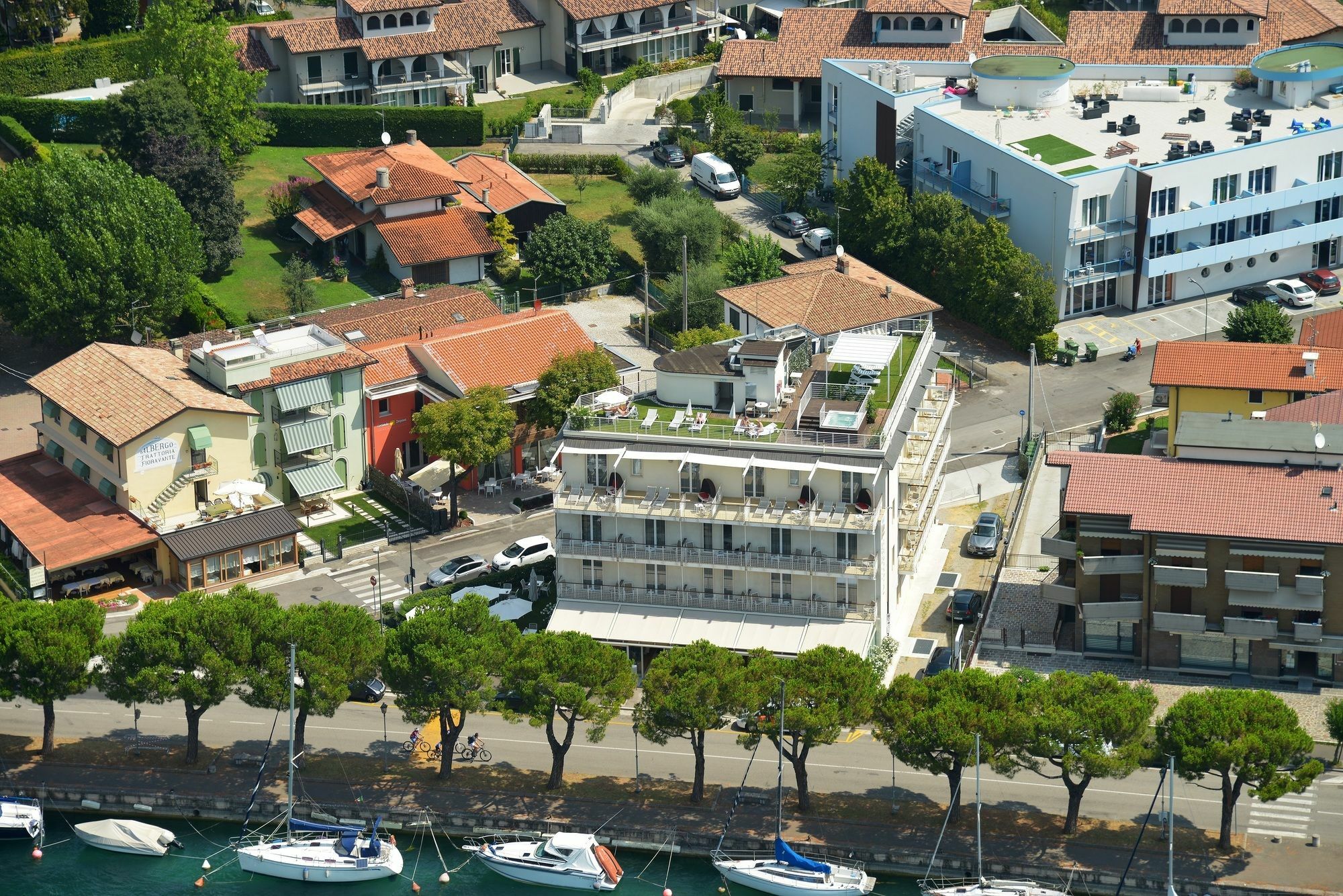 Hotel Acquadolce Пескиера дел Гарда Екстериор снимка