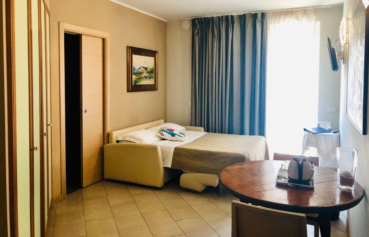 Hotel Acquadolce Пескиера дел Гарда Екстериор снимка
